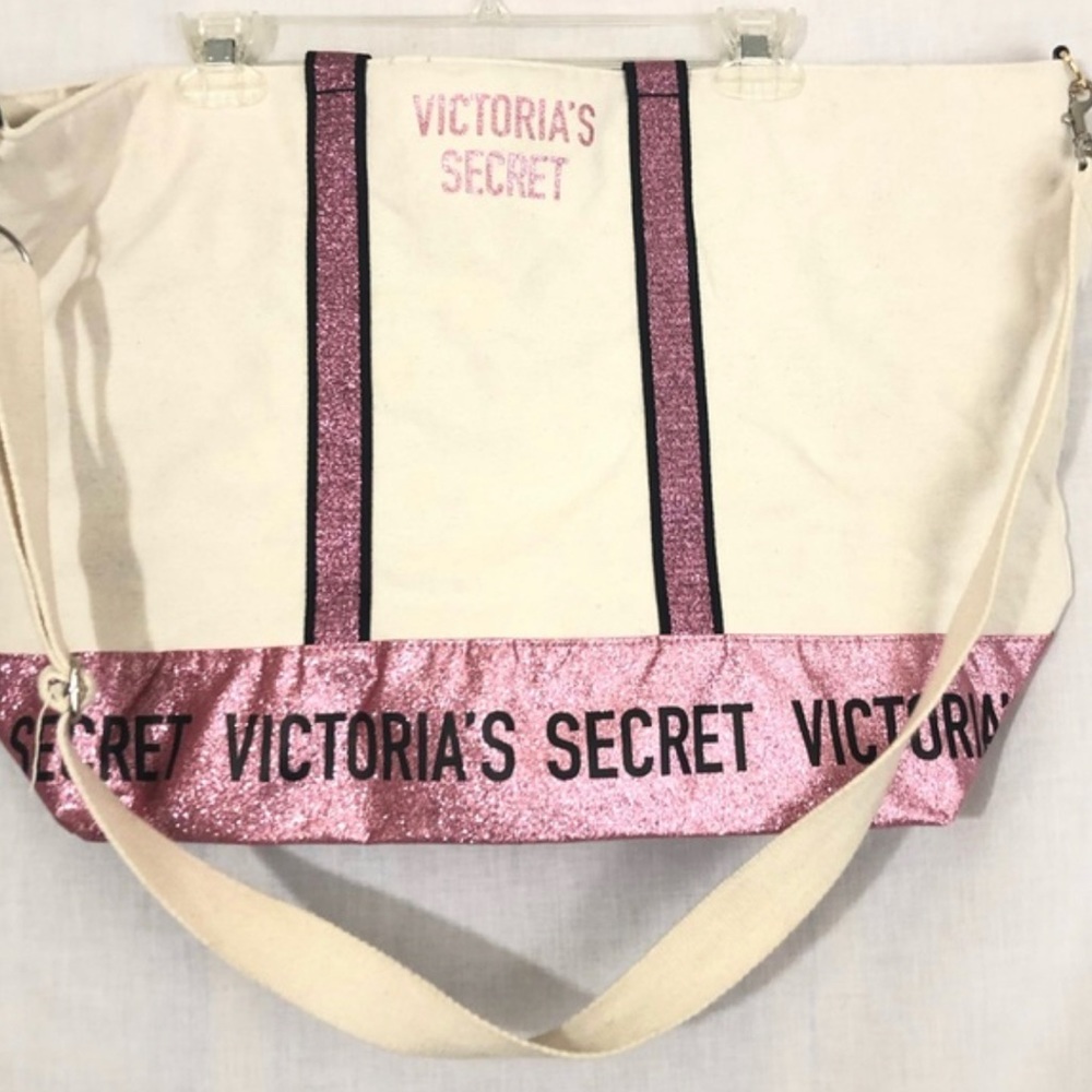 VICTORIAS SECRET Glitter Weekender Bag! ✨
